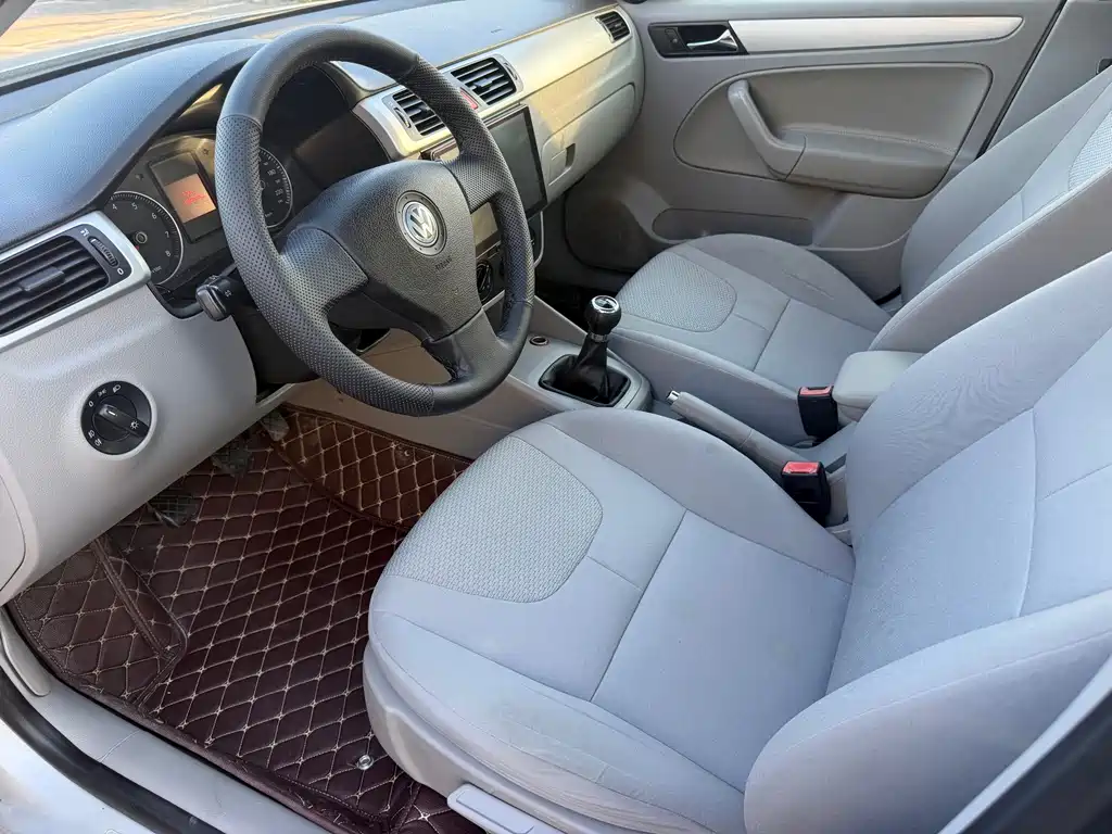 Volkswagen Bora 2008 1.6L MT Comfort