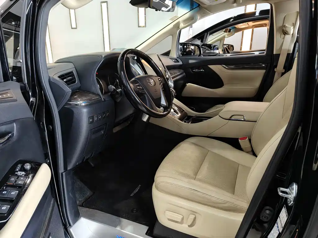 Toyota Vellfire 2020 2.5L HV Luxury