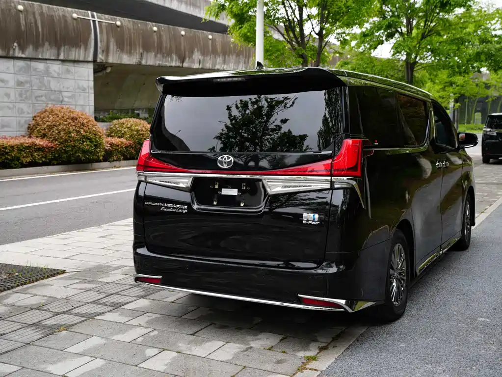 Toyota Vellfire 2023 2.5L HV Luxury