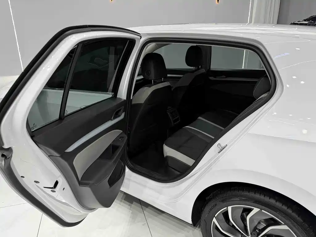 Volkswagen Golf 2023 280TSI DSG Pro