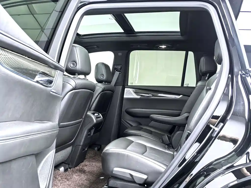 Cadillac XT6 2021 2.0T мест Luxury