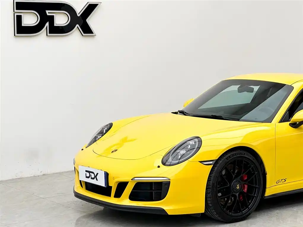 Porsche 911 2017 Carrera 4 GTS 3.0T