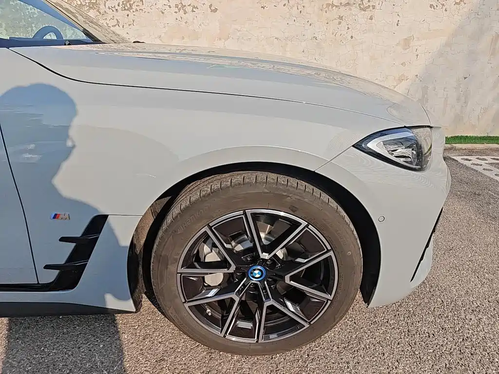 BMW i4 — миниатюра 9