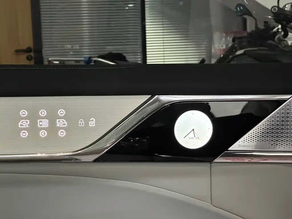 Volvo EM90 — миниатюра 16