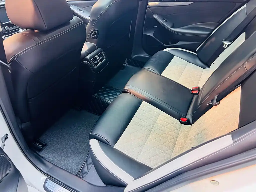 Nissan Cima — миниатюра 10