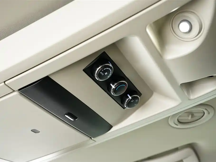 Chrysler Grand Voyager (Import) 3.6L Luxury Edition, фото 21