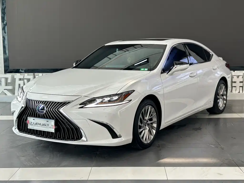 Lexus ES 2020