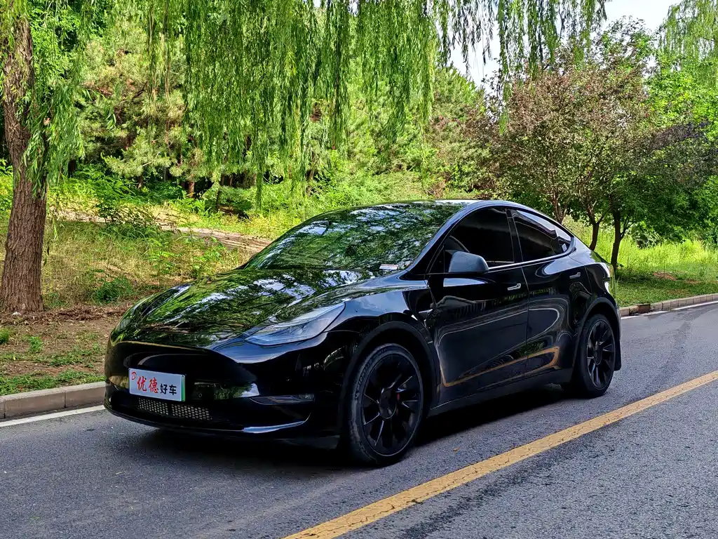 Tesla Model Y 2023