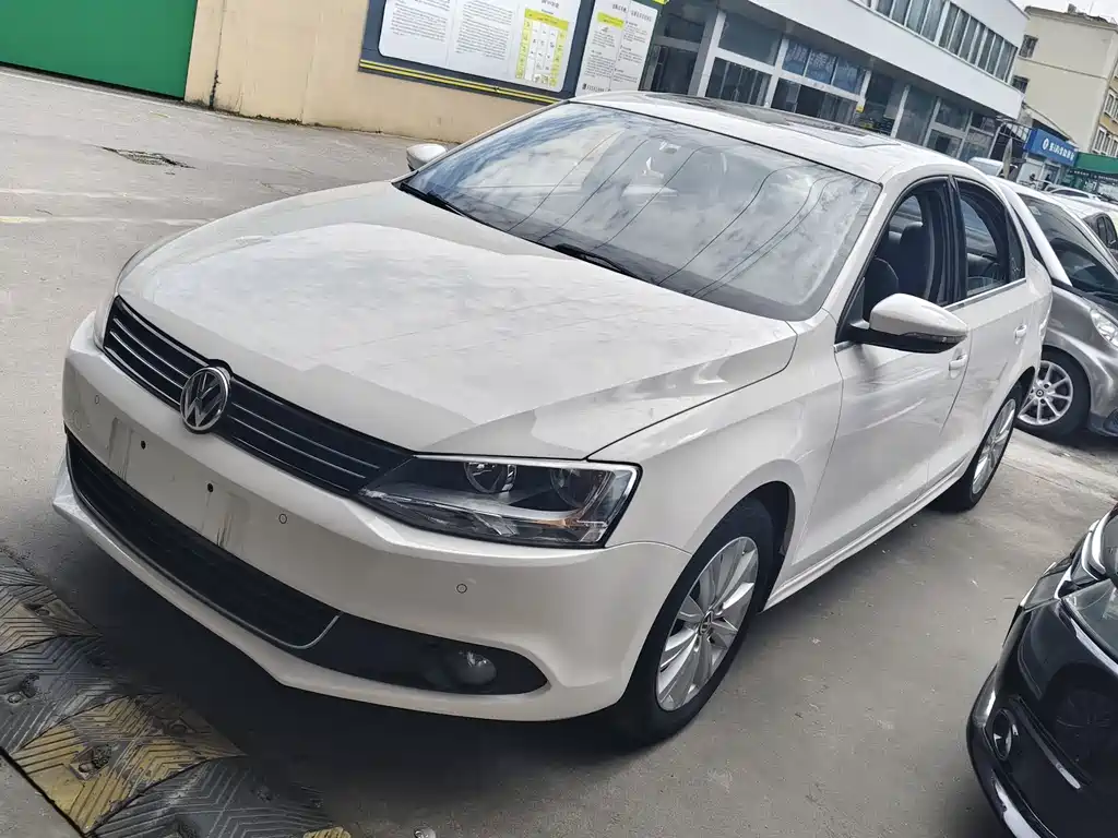 Volkswagen Sagitar 2014
