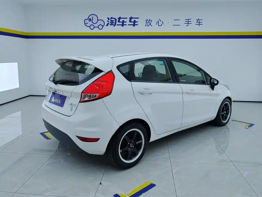 Ford Fiesta 2013 1.5L MT