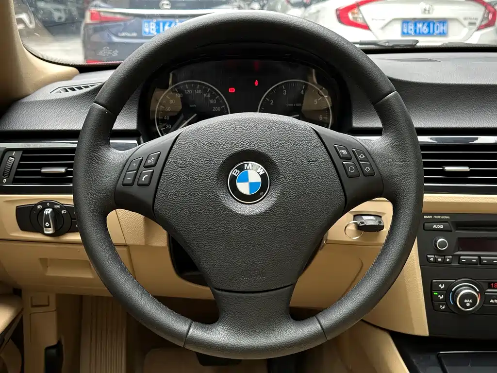 BMW 3 Series 3 2012 318i Lead