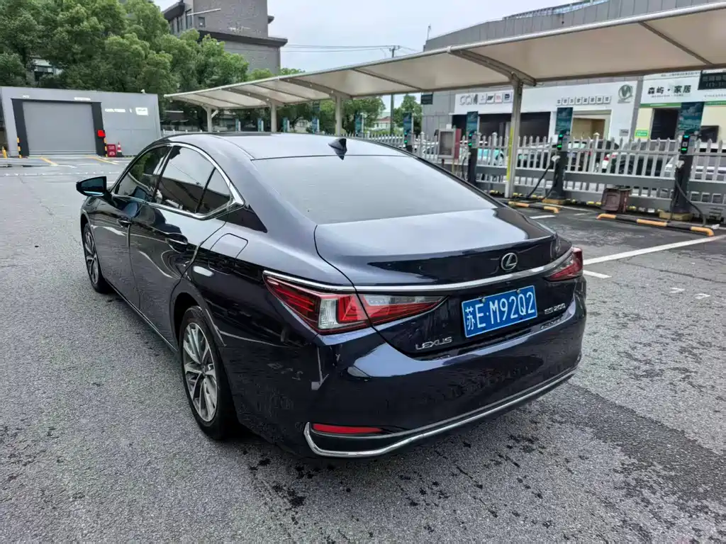 Lexus ES 2022 200