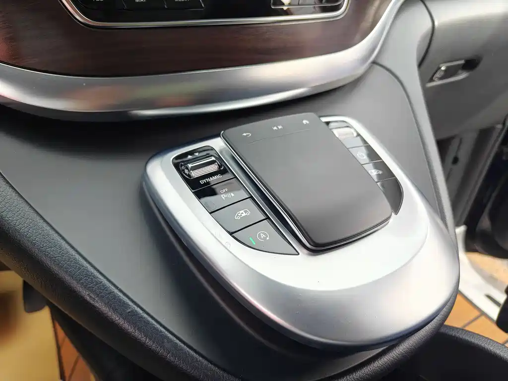 MERCEDES-BENZ V CLASS