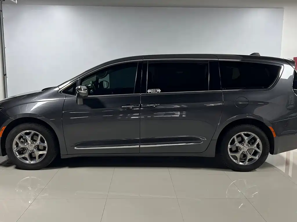 Chrysler Grand Voyager (Import) — миниатюра 2