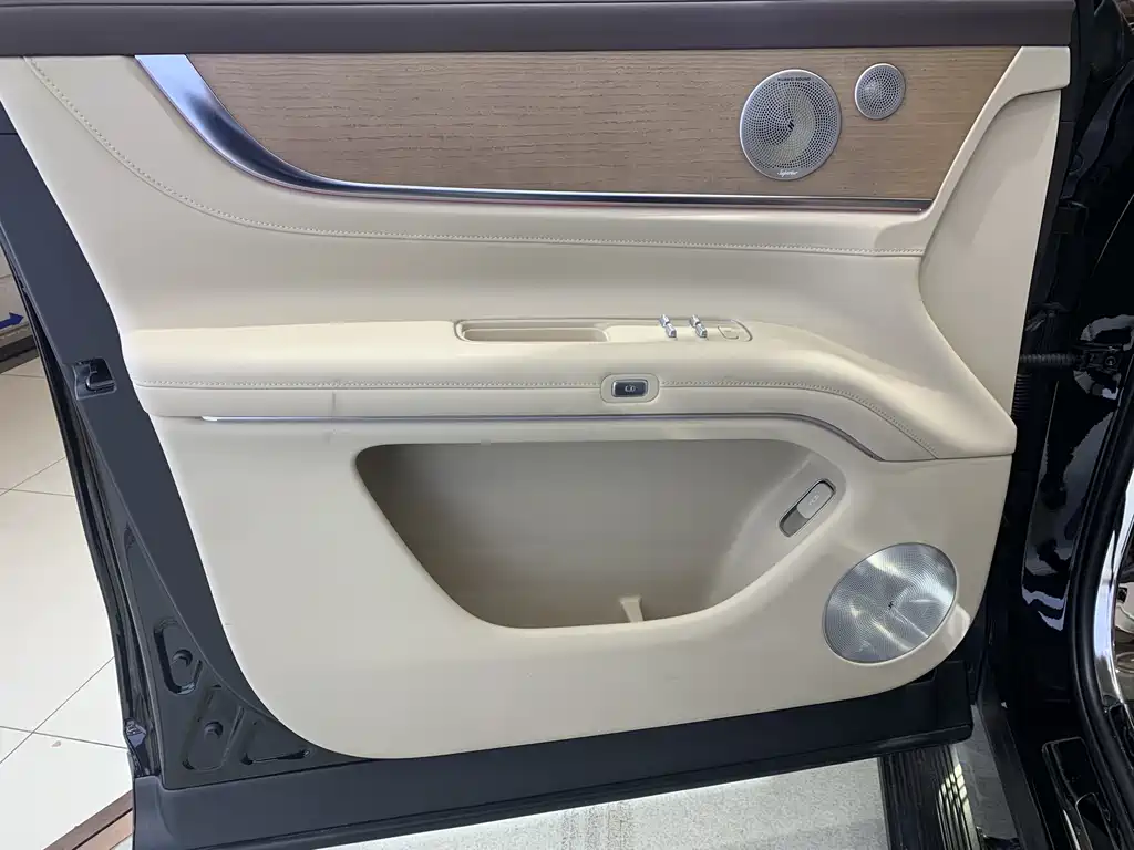 AITO ASK THE WORLD M9