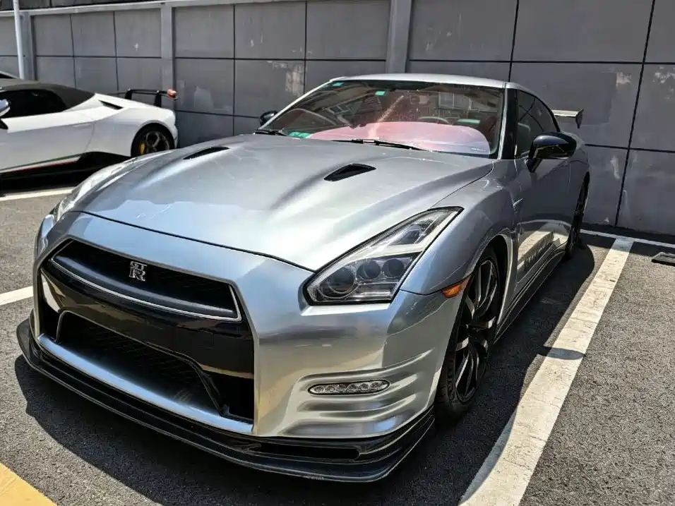 Nissan GT-R