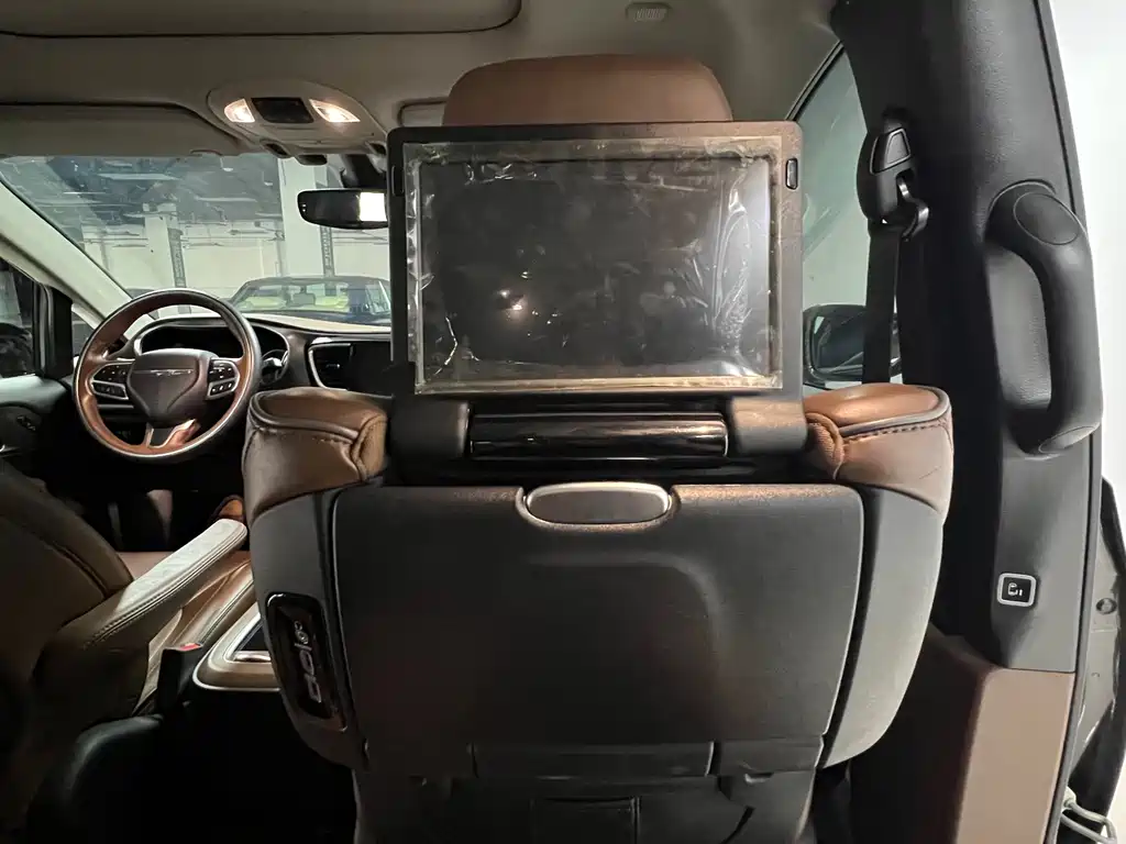 Chrysler Grand Voyager (Import) — миниатюра 24