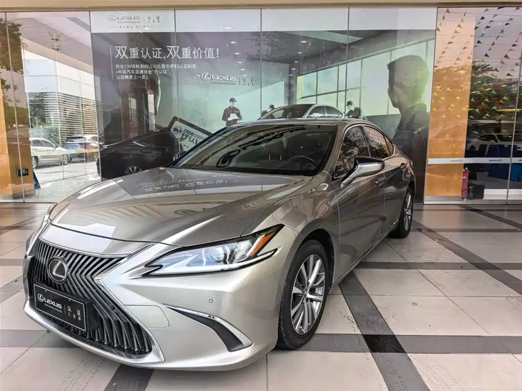 Lexus ES 2020