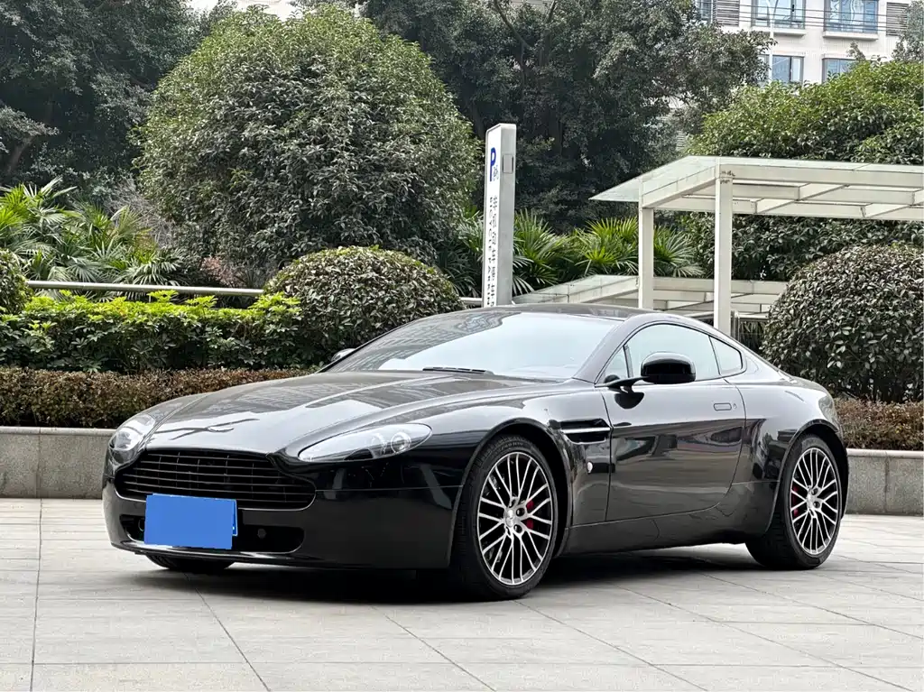 Aston Martin V8 Vantage 2012