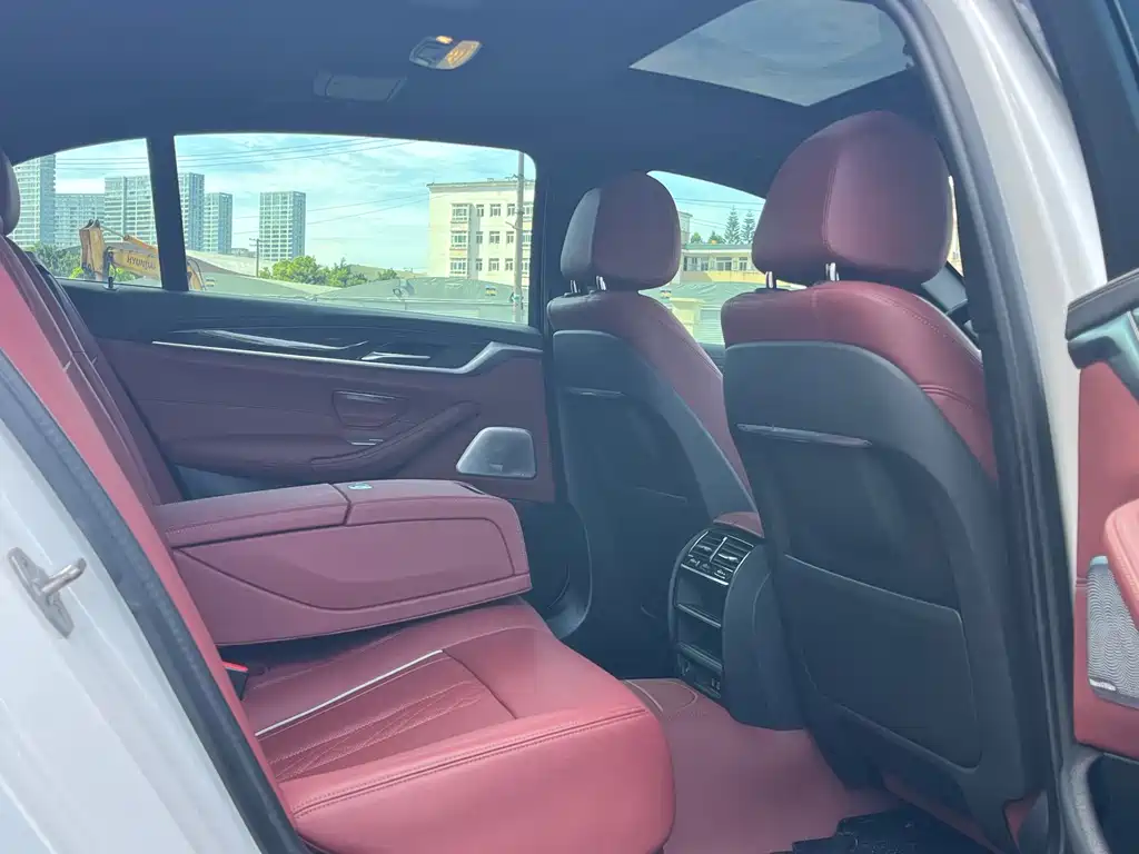 BMW 5 Series — миниатюра 14