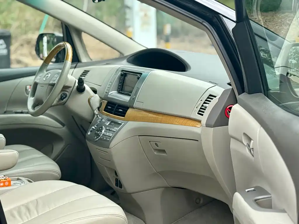 Toyota Previa — миниатюра 14