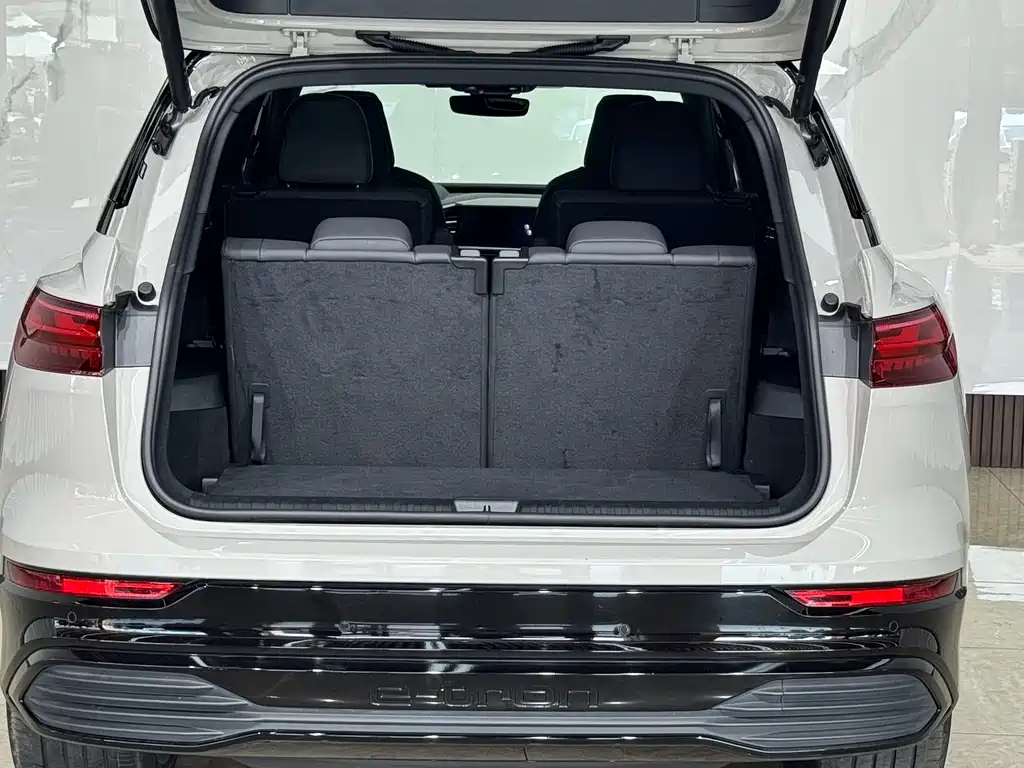 Audi Q5 e-tron — миниатюра 21