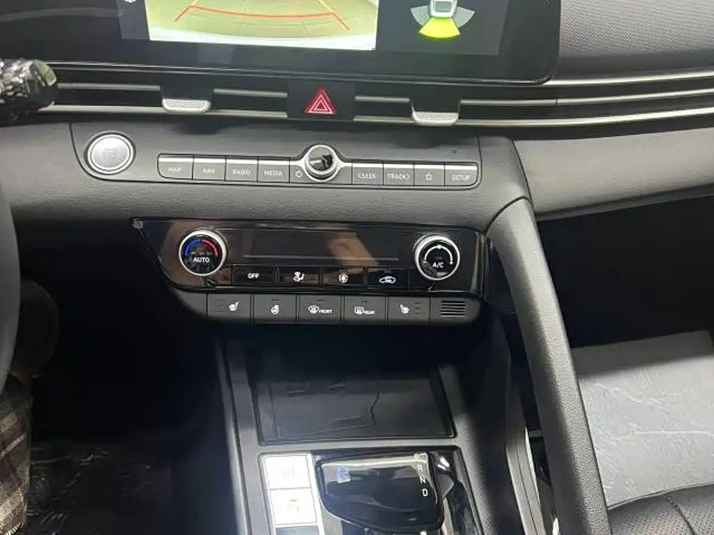 Hyundai Elantra — миниатюра 12