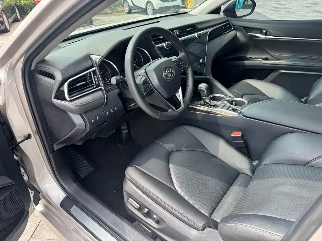 Toyota Camry — миниатюра 20