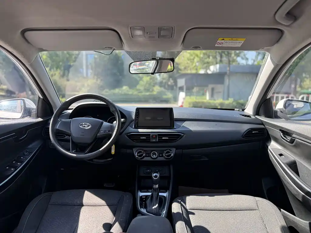 Hyundai Elantra — миниатюра 7