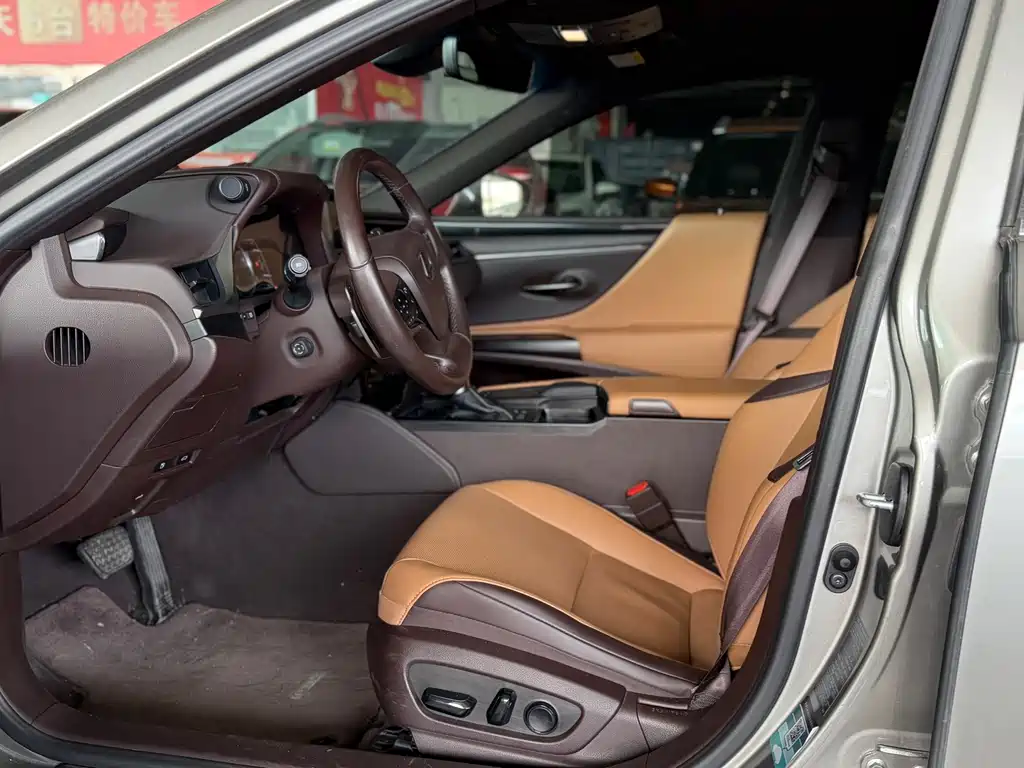 Lexus ES 2020 300h