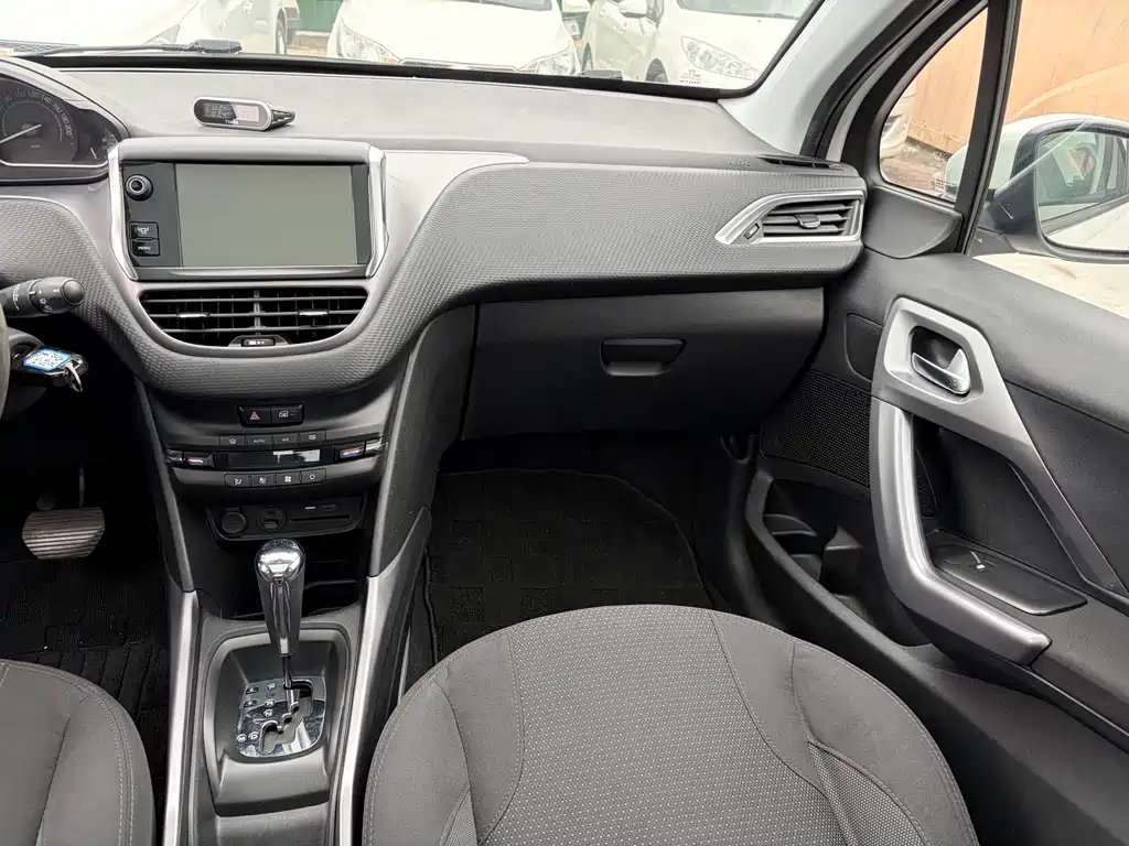 Peugeot 2008 — миниатюра 13