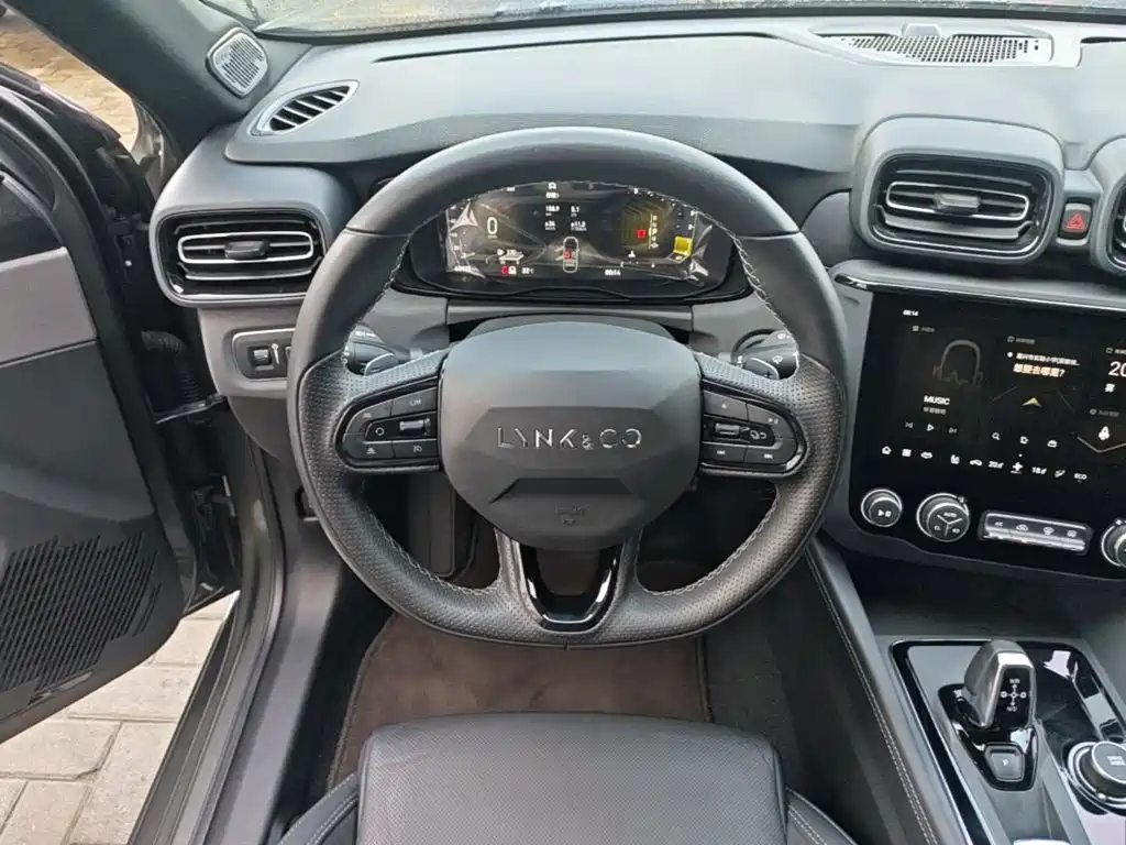 Lynk & Co 03 — миниатюра 11