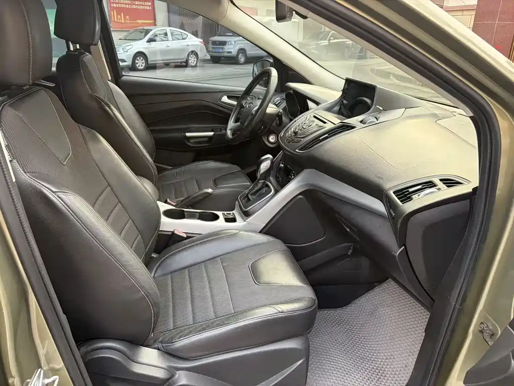 Ford Kuga — миниатюра 9