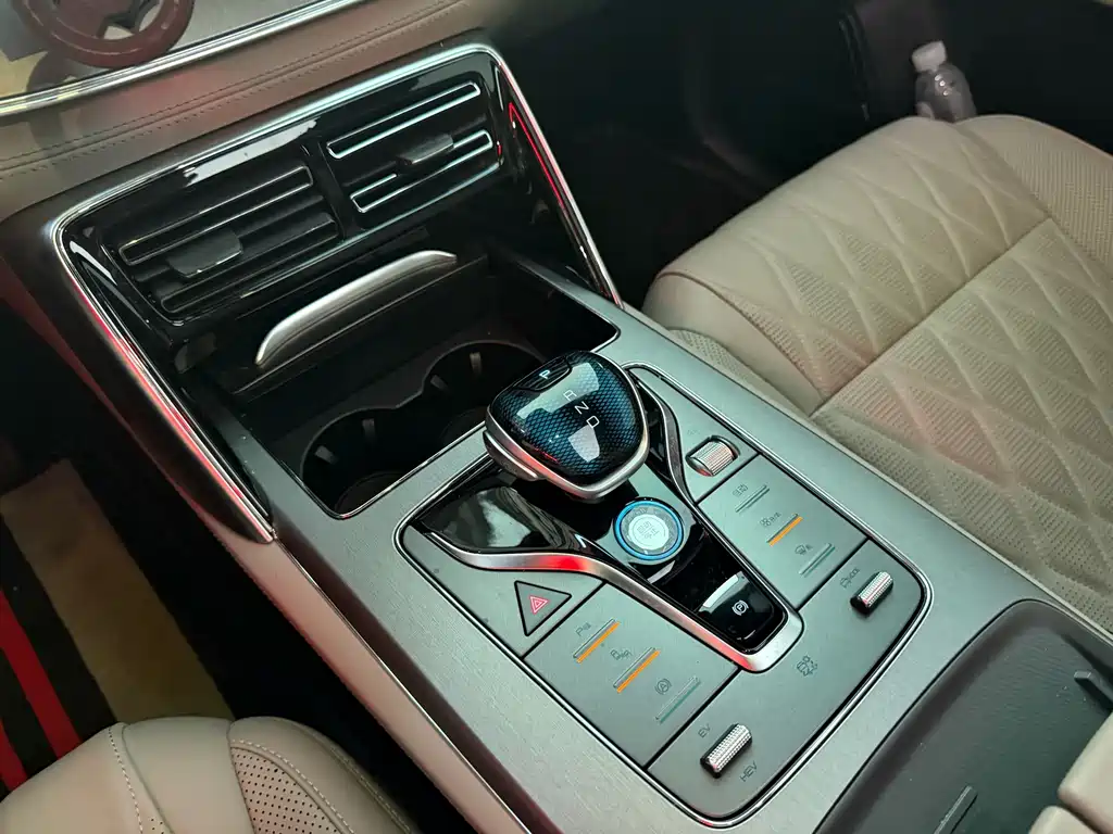 BYD Tang New Energy — миниатюра 12