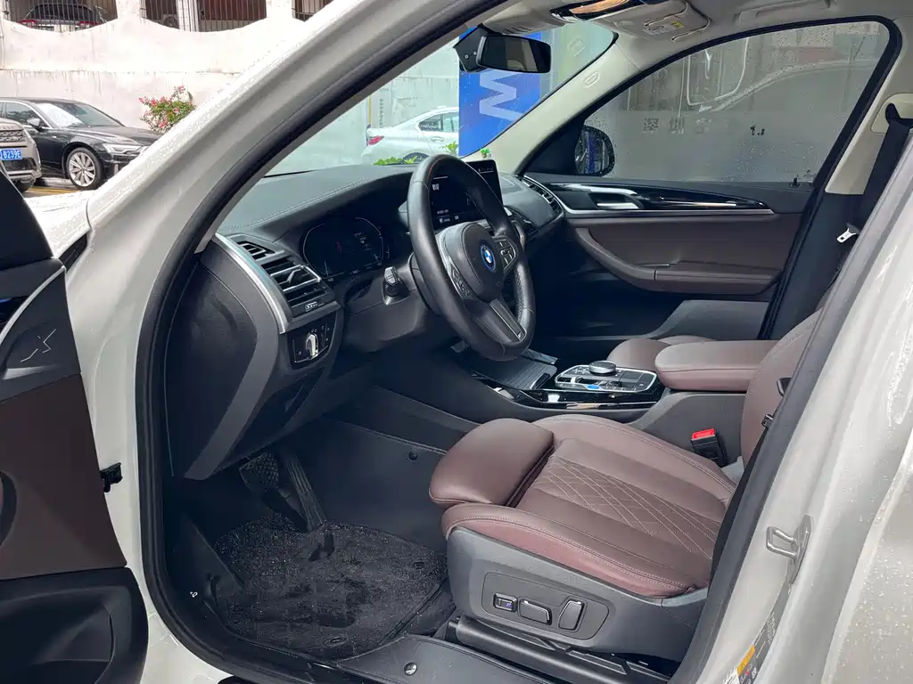 BMW iX3 — миниатюра 6