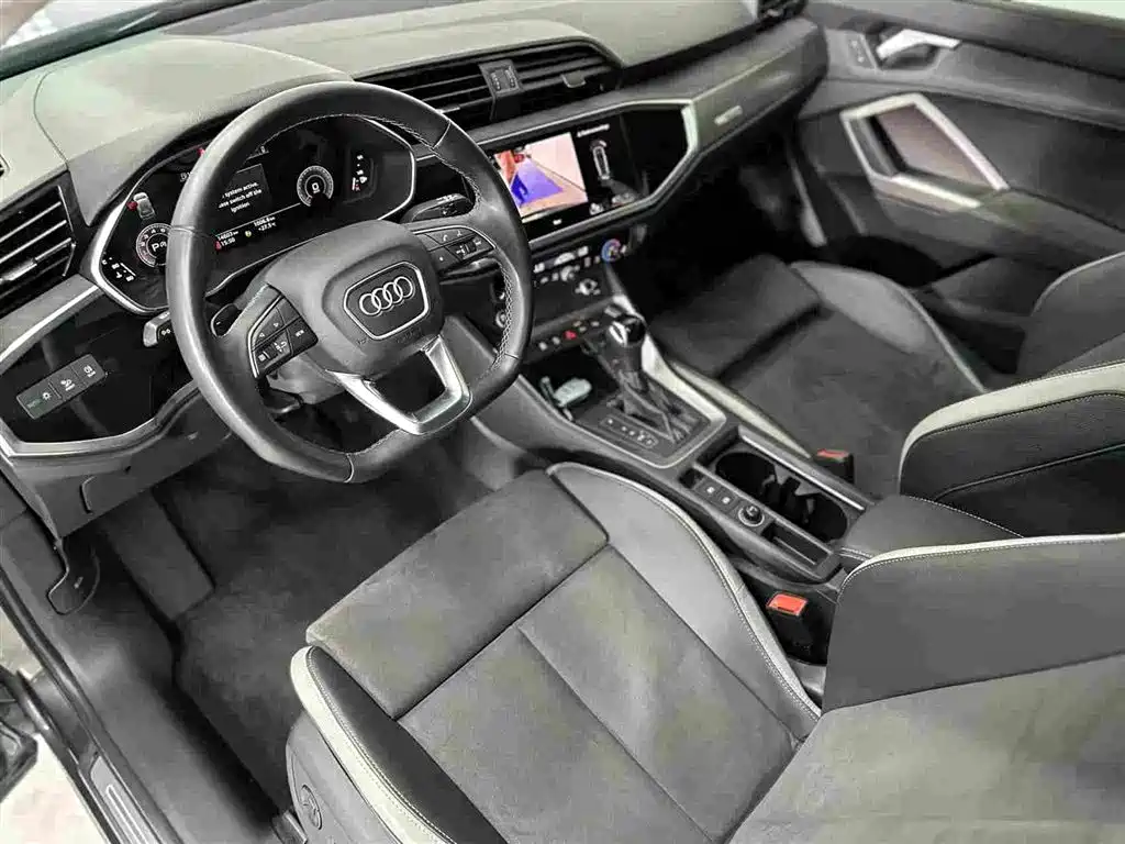 Audi Q3 2023 35 TFSI Fashion (1.4T)