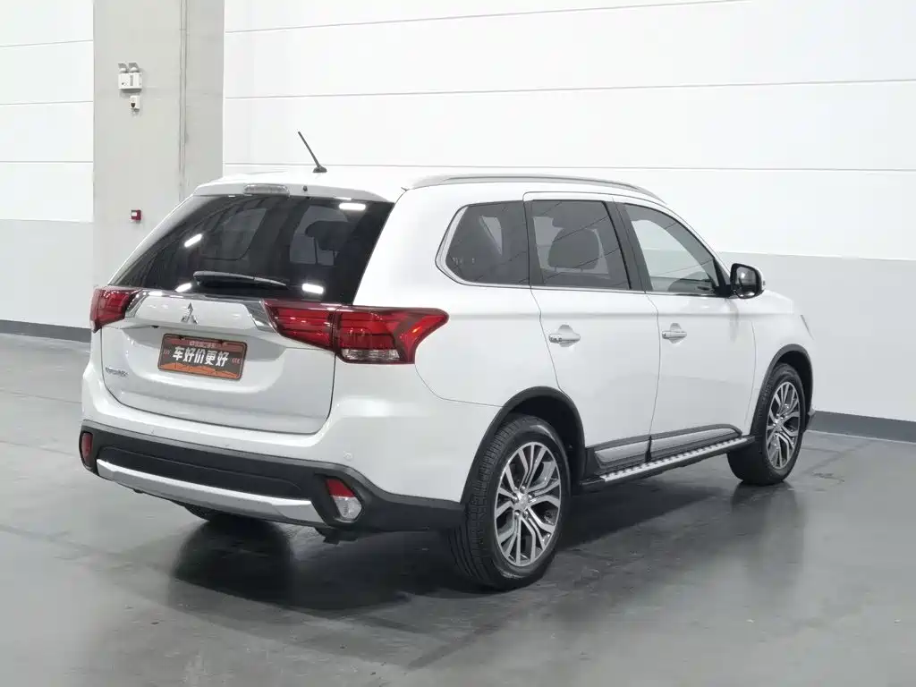 Mitsubishi Outlander (Import) — миниатюра 2