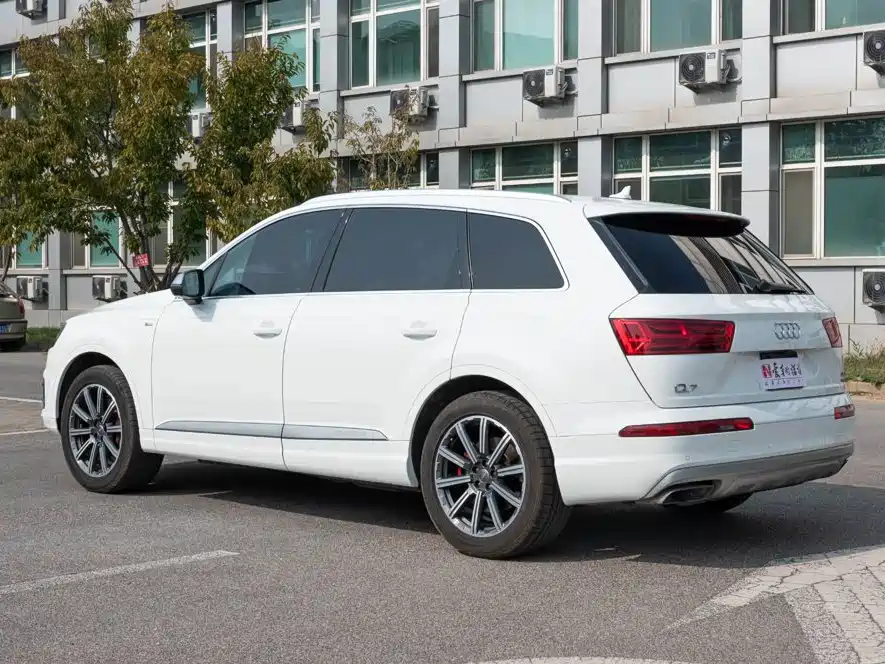 Audi Q7 — миниатюра 2