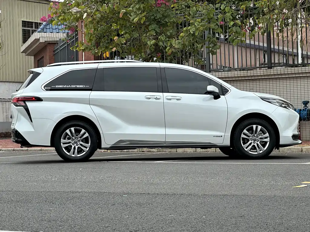 TOYOTA SIENNA