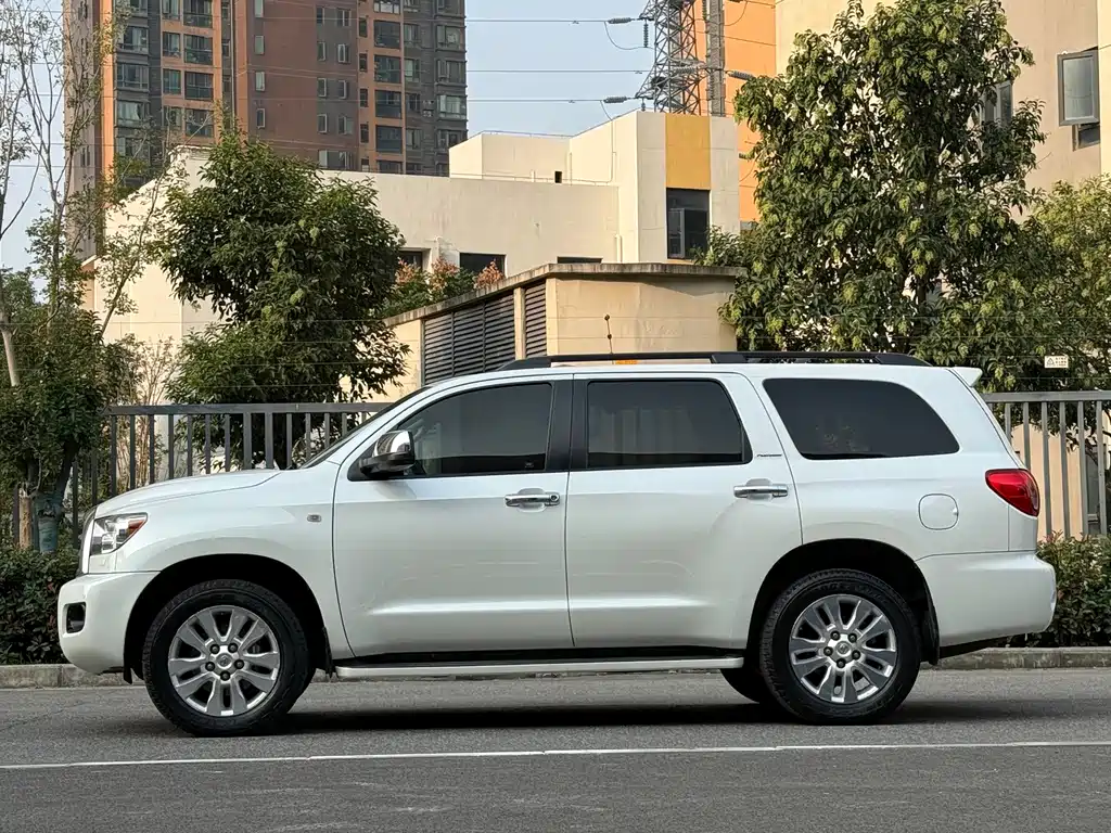 Toyota Sequoia — миниатюра 4
