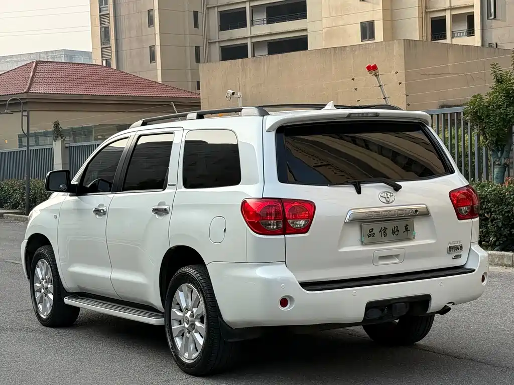 Toyota Sequoia — миниатюра 5