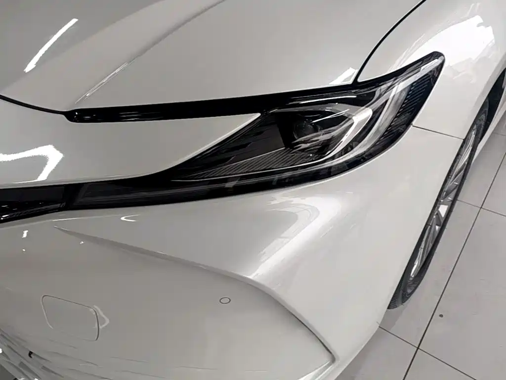 Toyota Camry — миниатюра 24