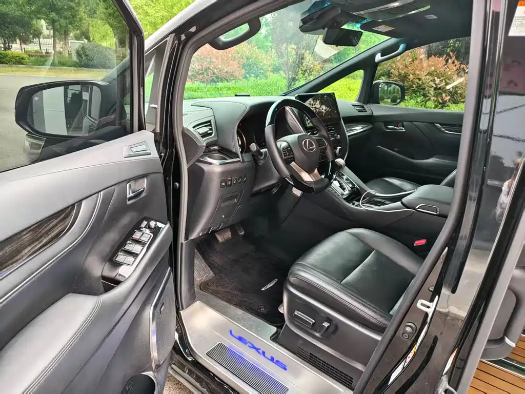 Toyota Vellfire 2019 2.5L HV Luxury