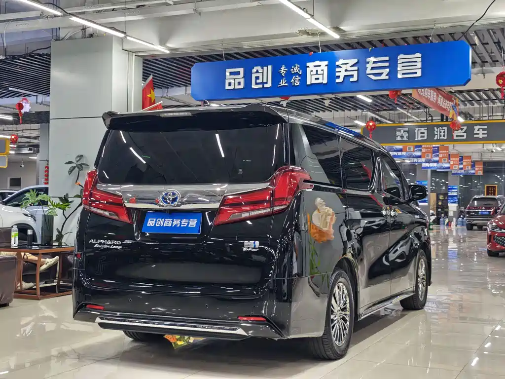 Toyota Alphard — миниатюра 7