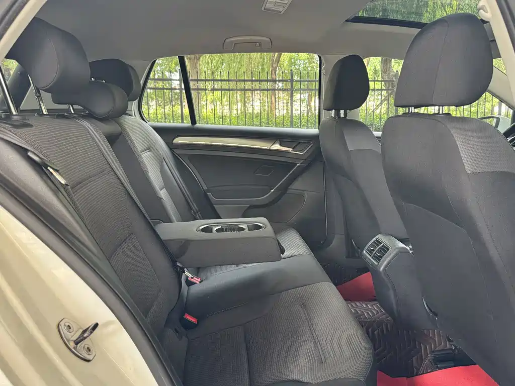 Volkswagen Golf — миниатюра 11