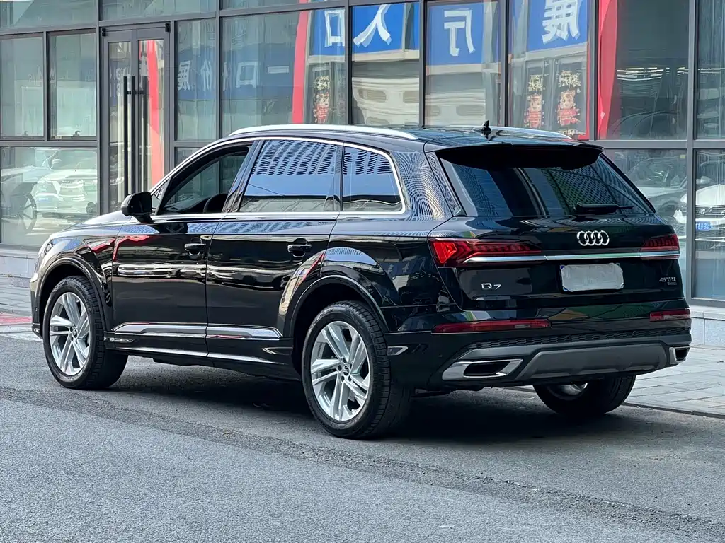 Audi Q7 2023 45 TFSI quattro S line Sport