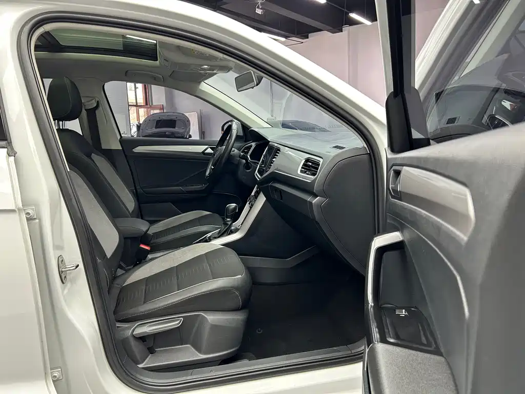 Volkswagen T-Roc — миниатюра 20