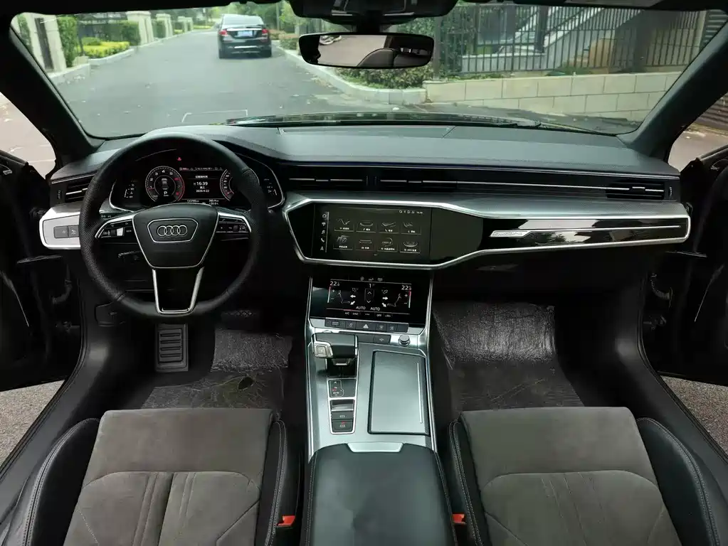 Audi A6L - фото 16