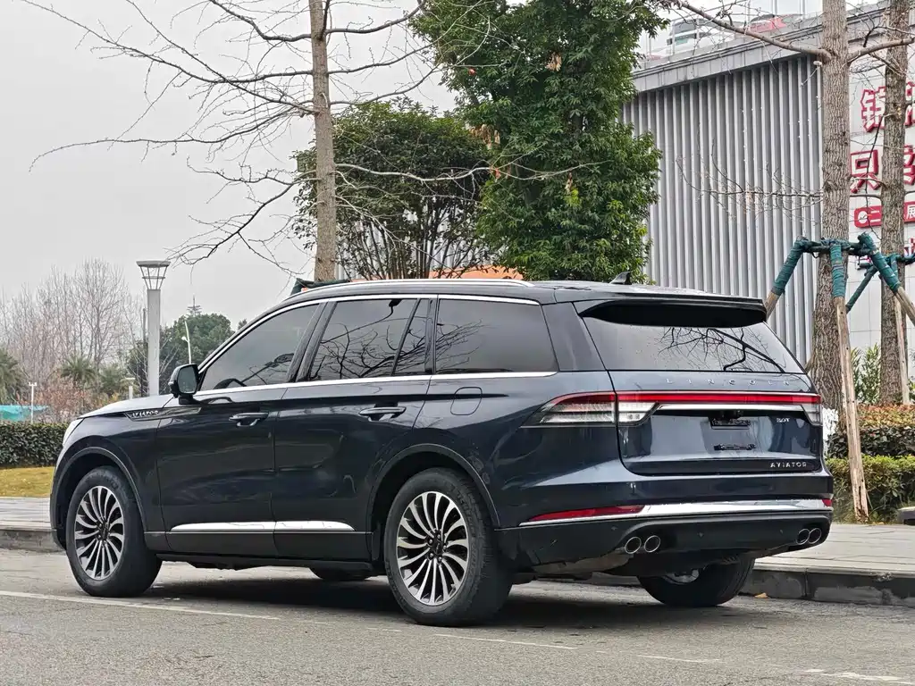 Lincoln Aviator — миниатюра 18