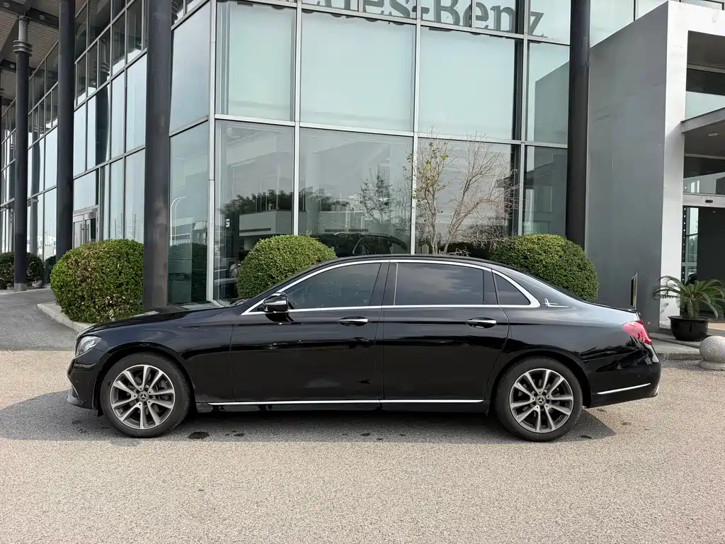 Mercedes-Benz E-Class — миниатюра 16